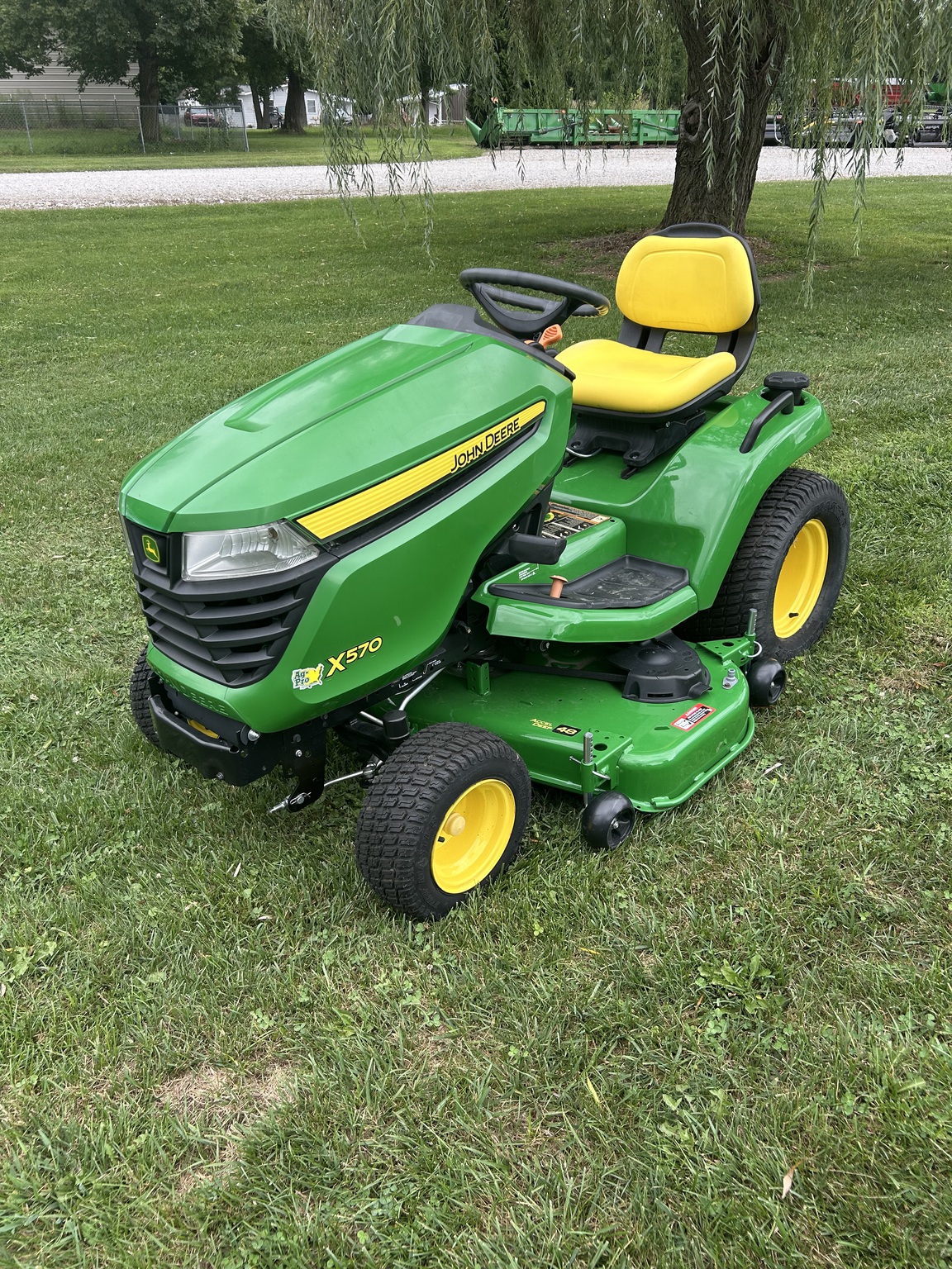 2023 John Deere X570 Image 2