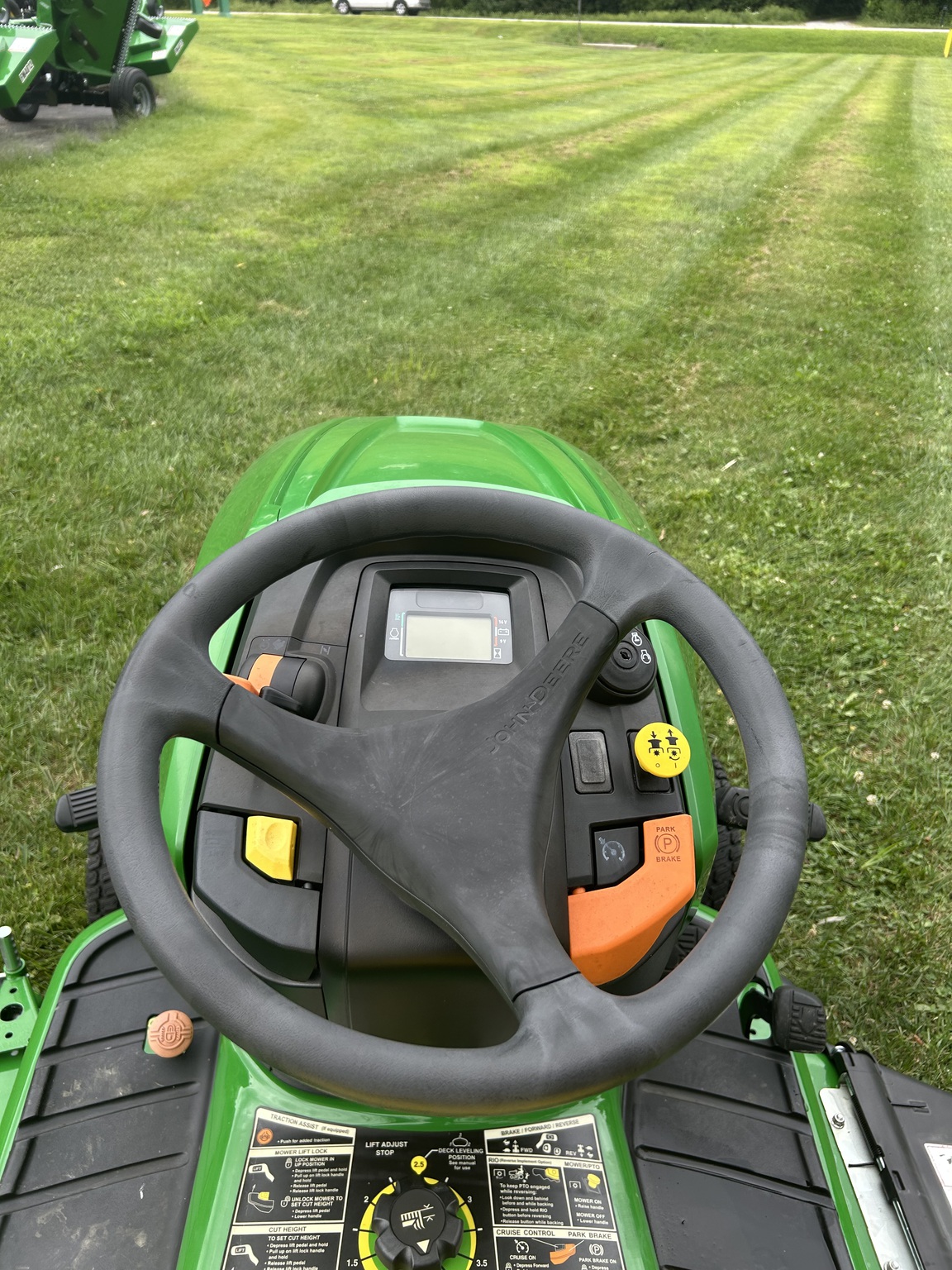2023 John Deere X570 Image 5