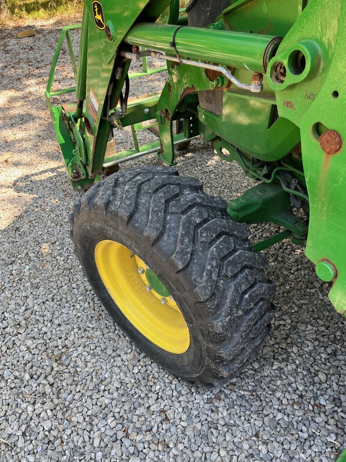 2018 John Deere 4052R Image 3