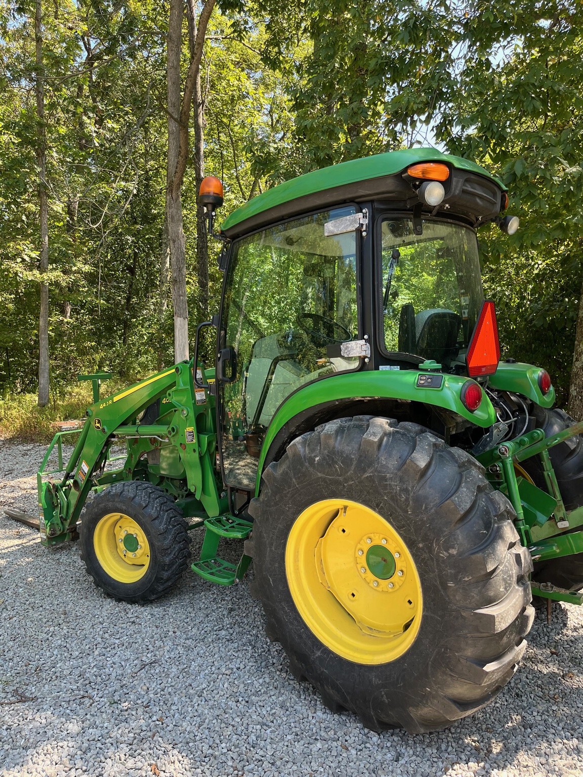 2018 John Deere 4052R Image 5