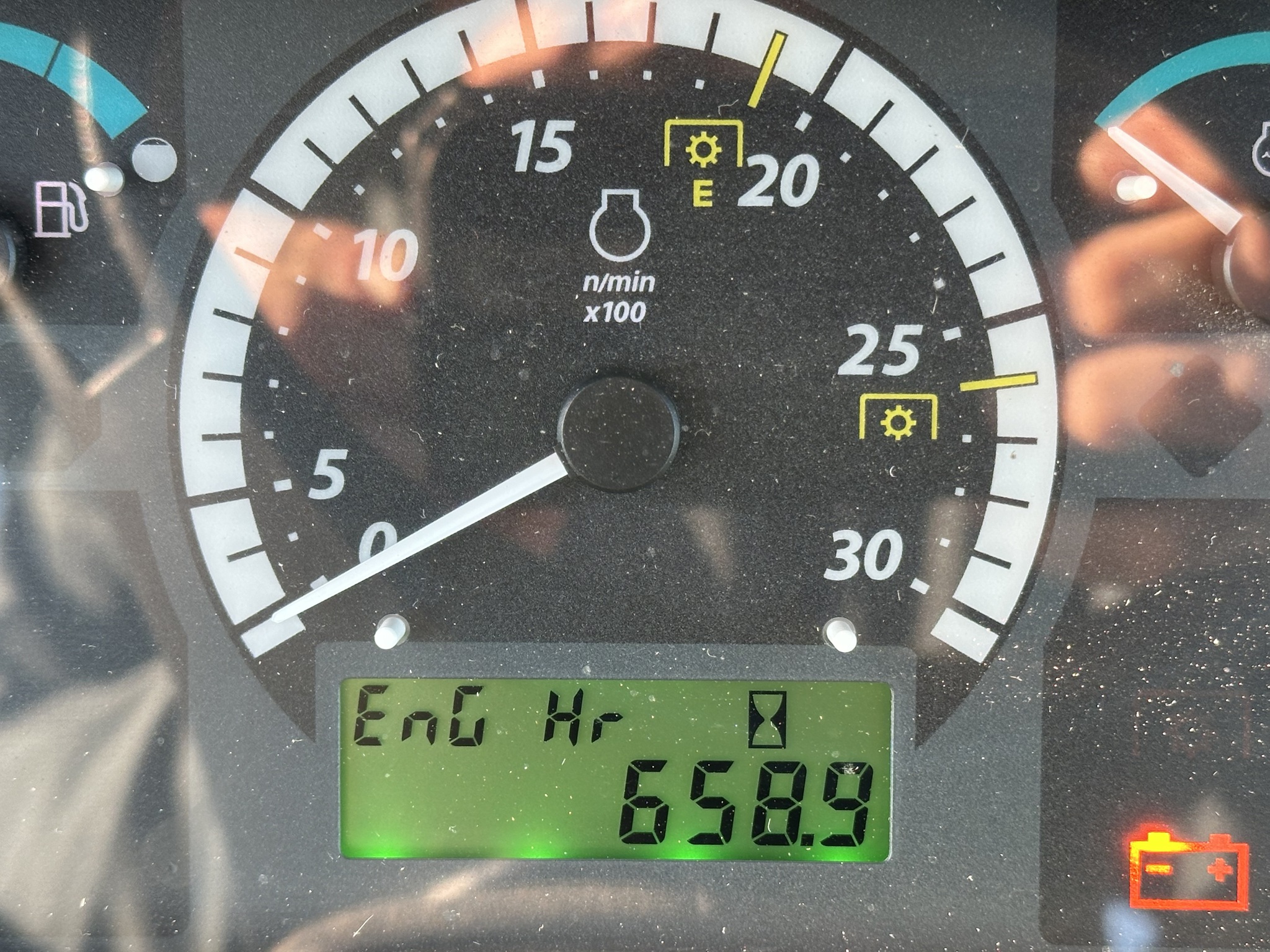 2018 John Deere 4052R Image 2