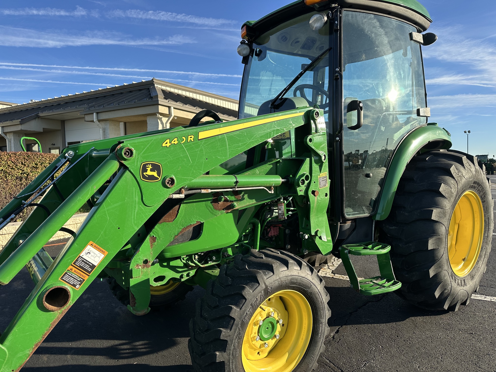 2018 John Deere 4052R Image 3