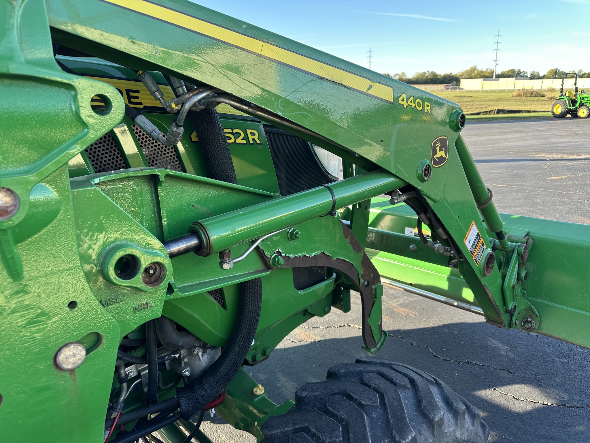 2018 John Deere 4052R Image 6