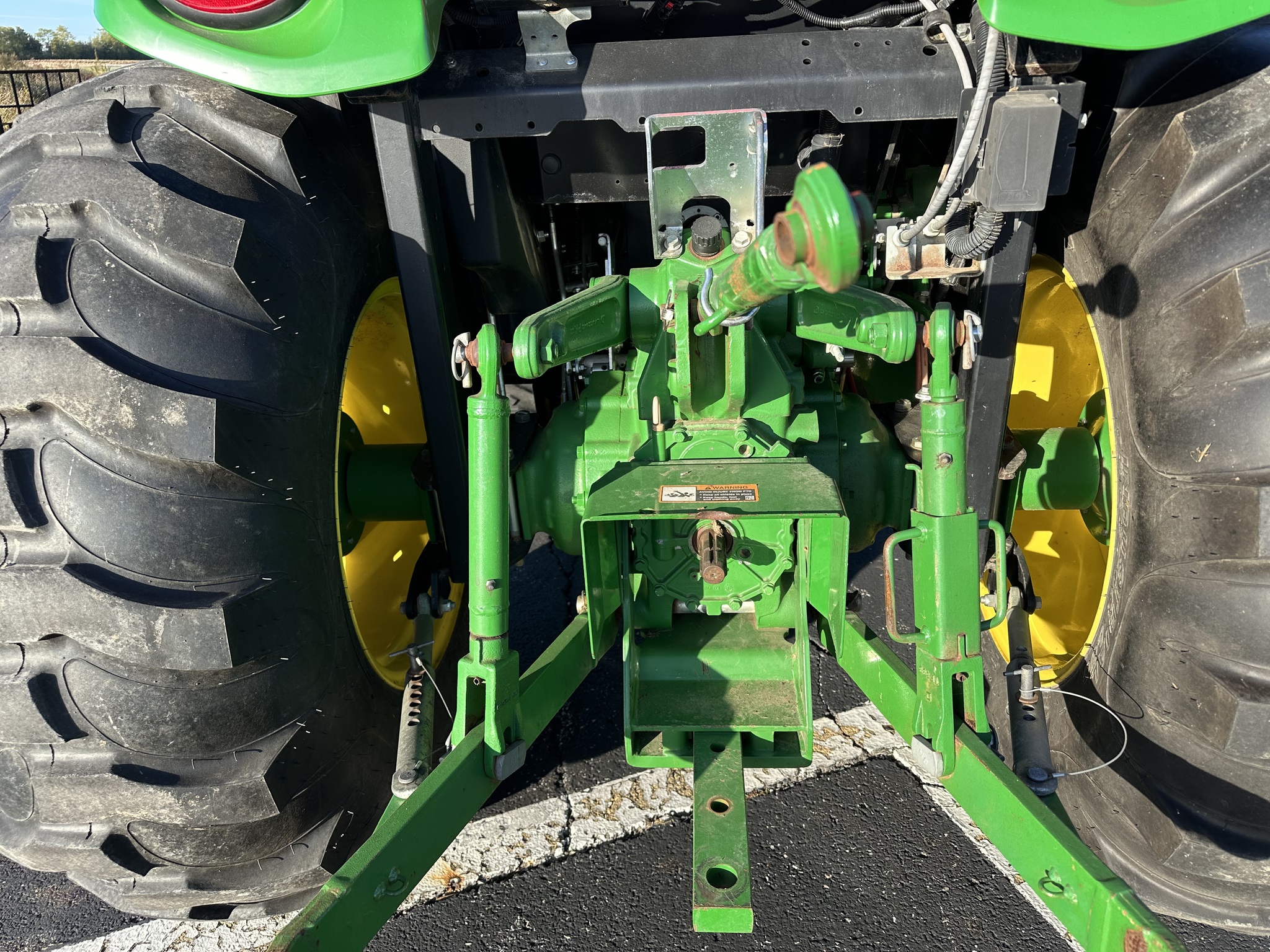 2018 John Deere 4052R Image 7
