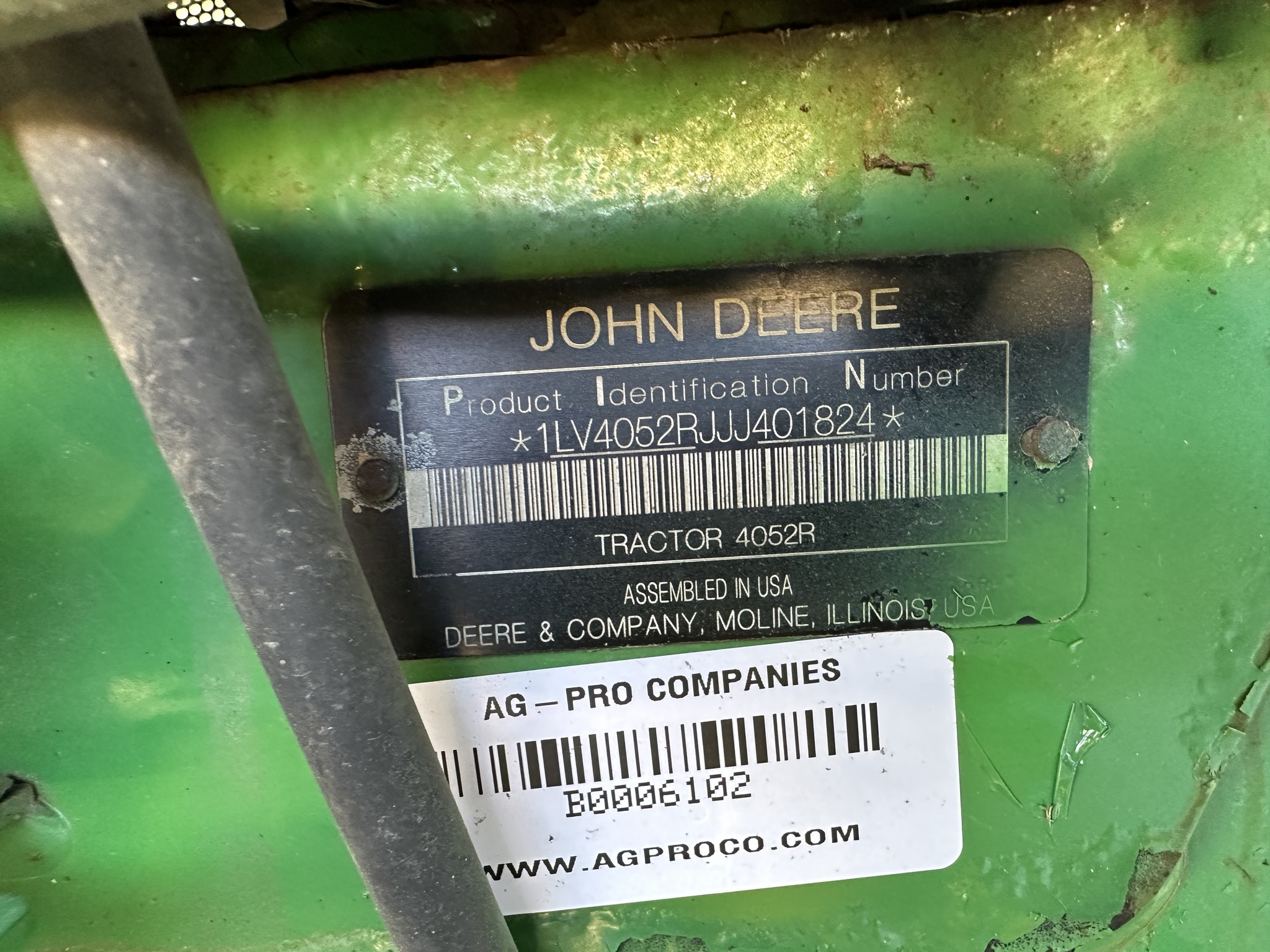 2018 John Deere 4052R Image 10