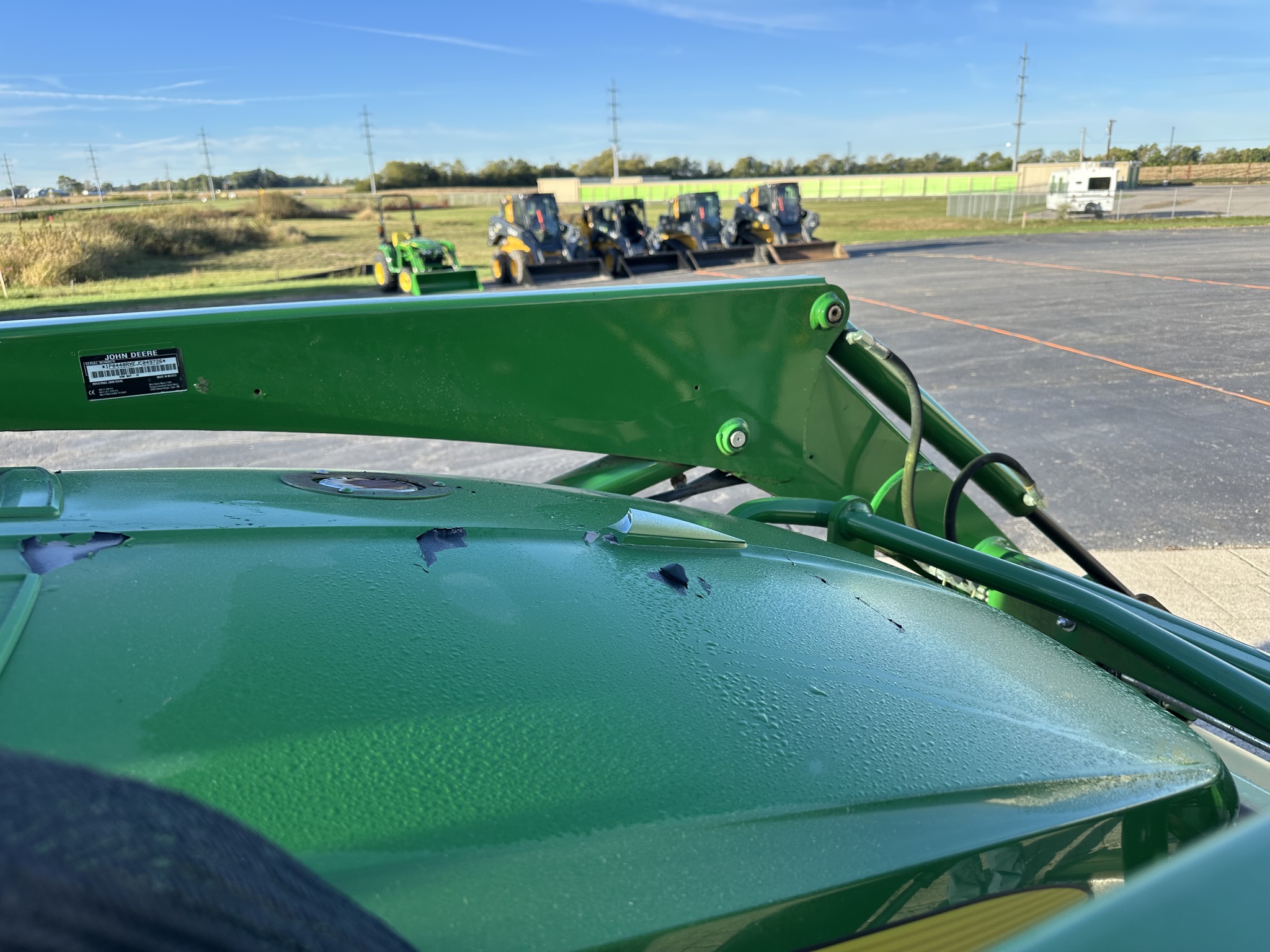 2018 John Deere 4052R Image 17