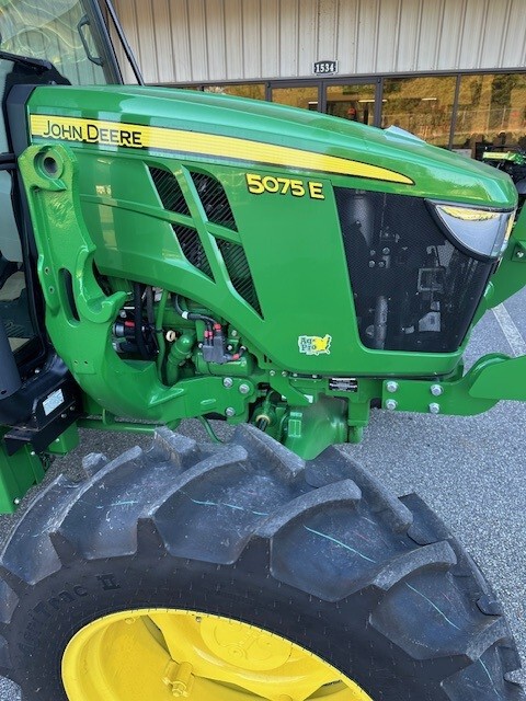 2024 John Deere 5075E Image 3