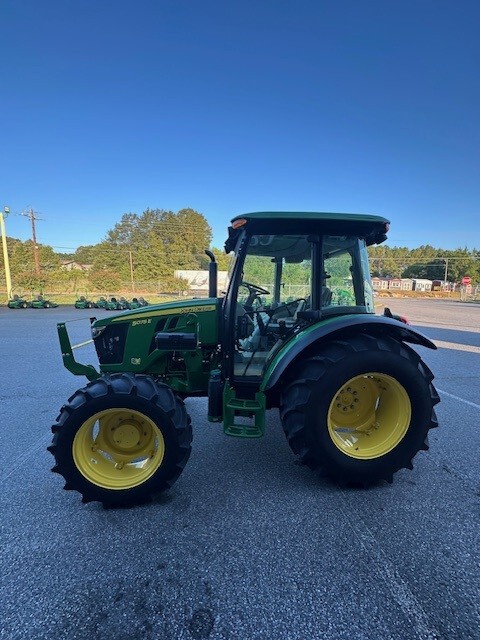 2024 John Deere 5075E Image 4