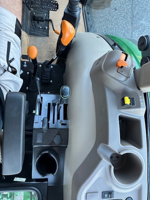 2024 John Deere 5075E Image 8
