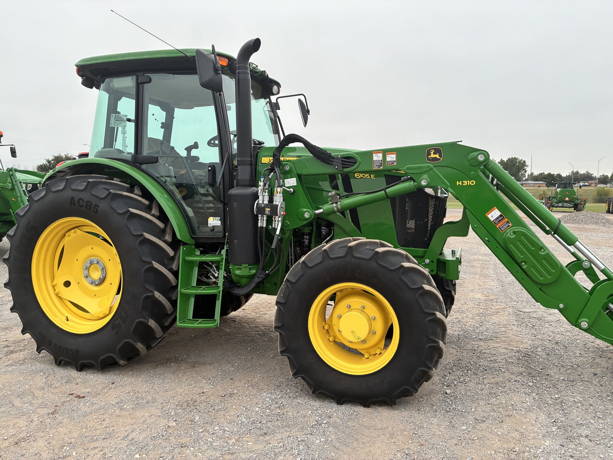 2024 John Deere 6105E Image 3