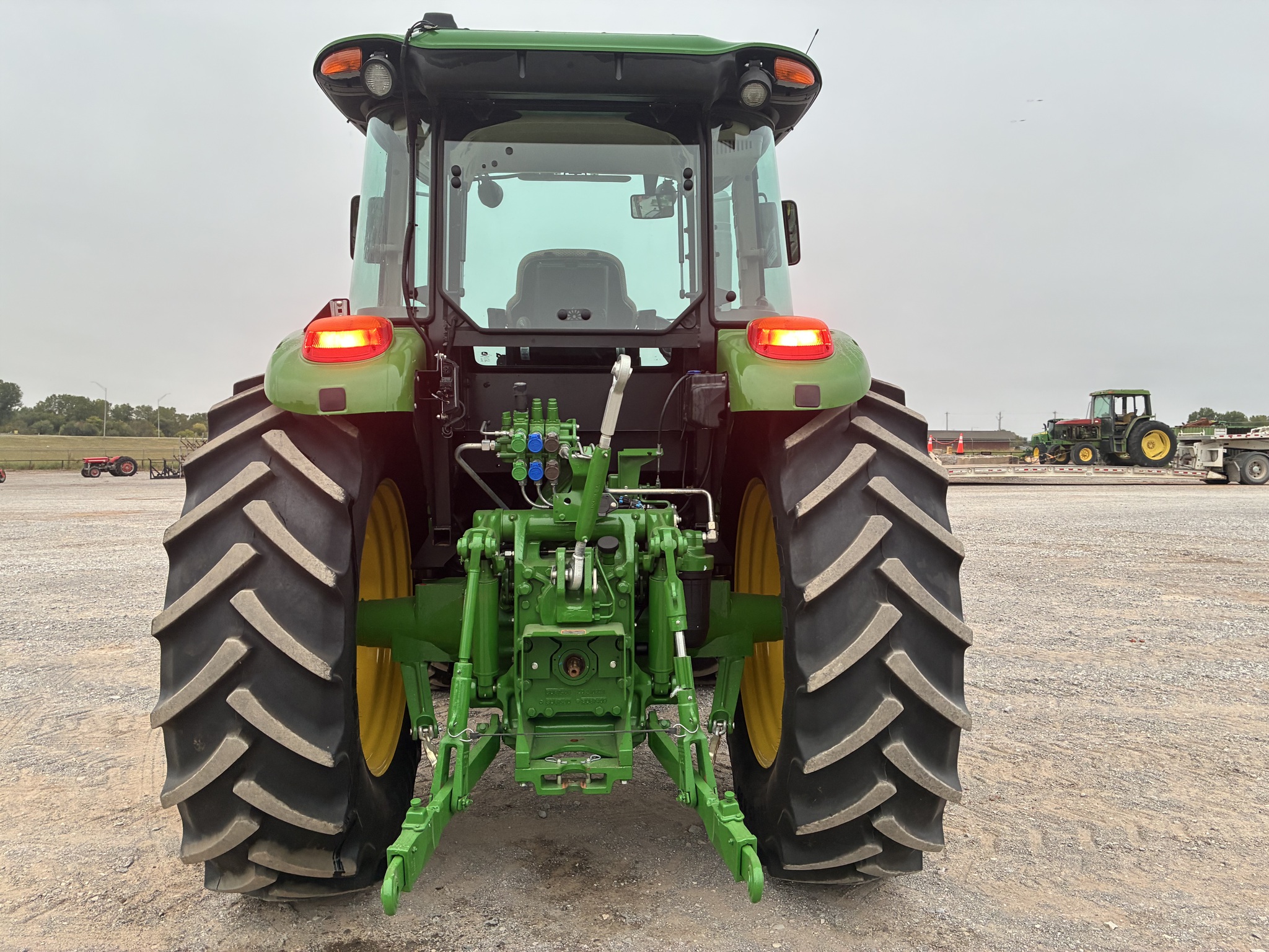 2024 John Deere 6105E Image 4