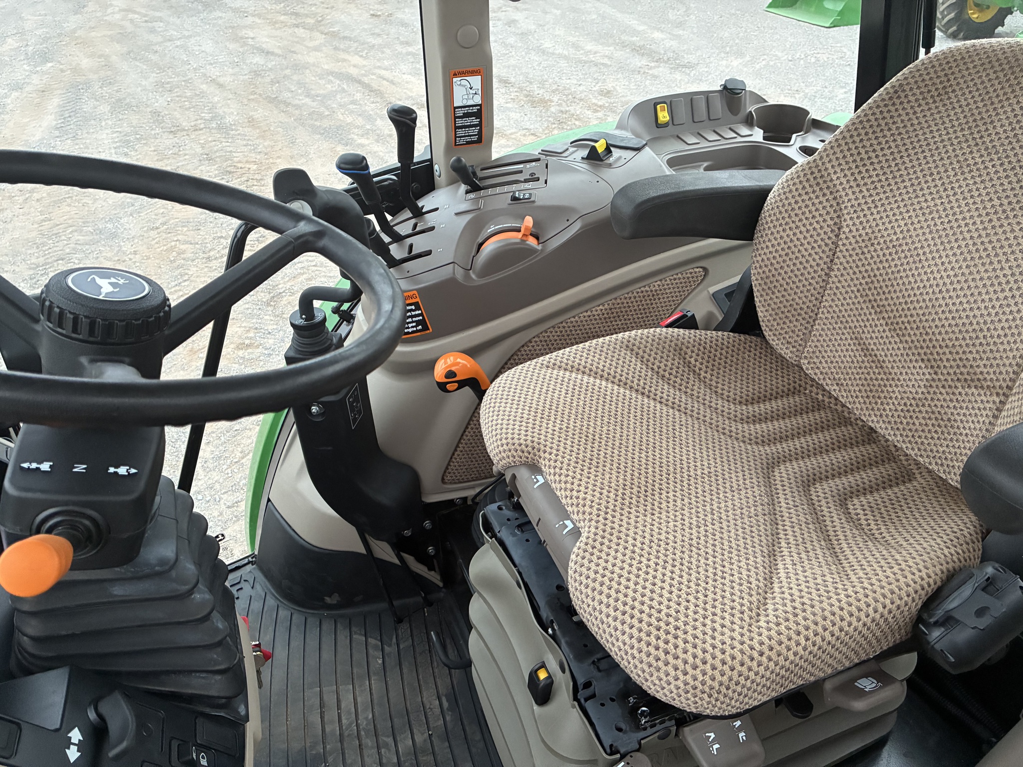 2024 John Deere 6105E Image 15