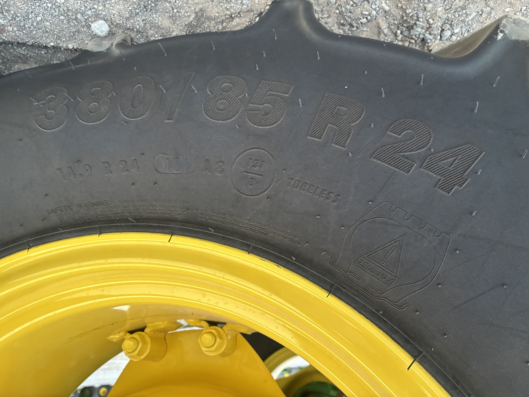 2024 John Deere 6105E Image 7