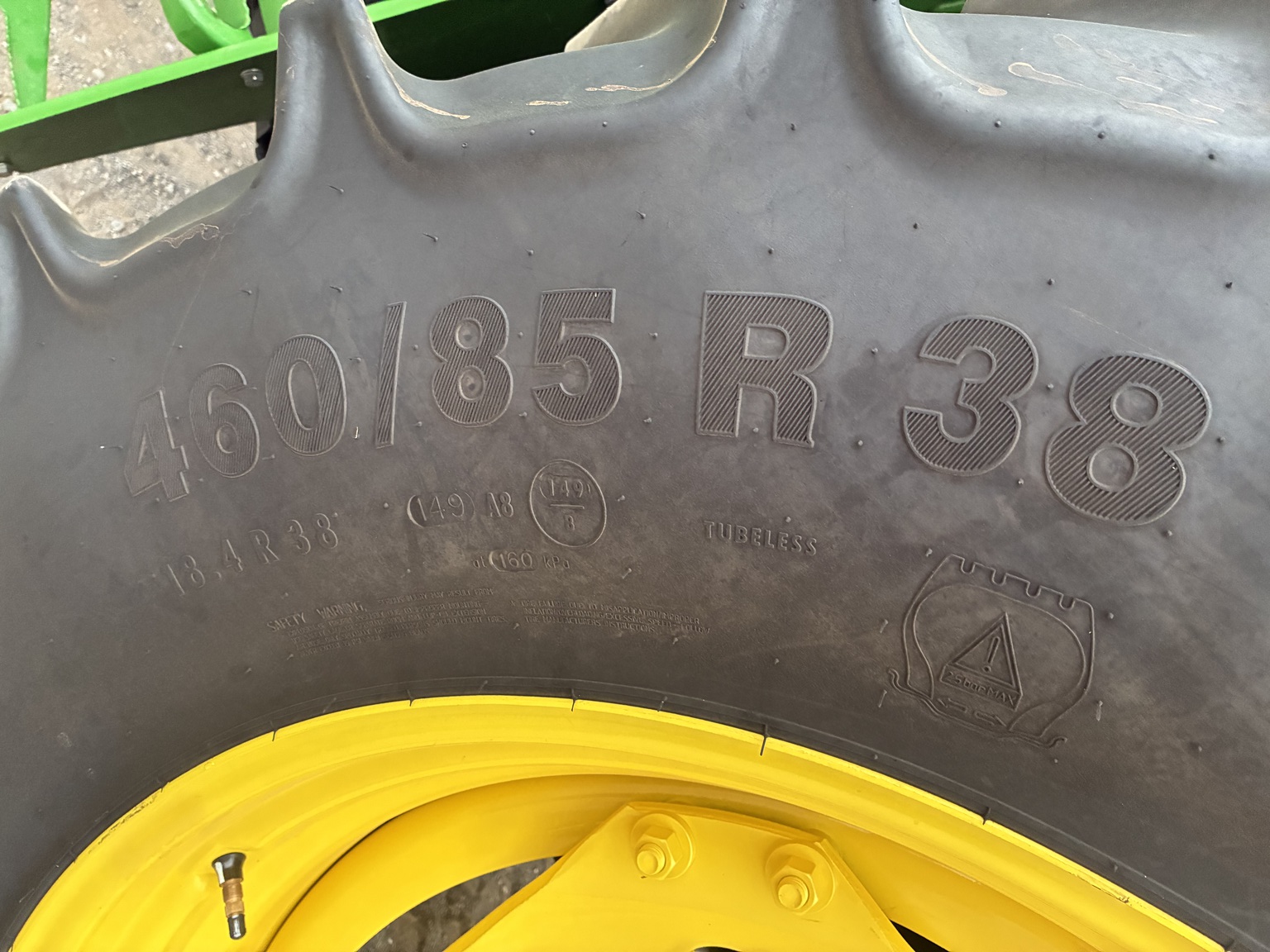 2024 John Deere 6105E Image 5