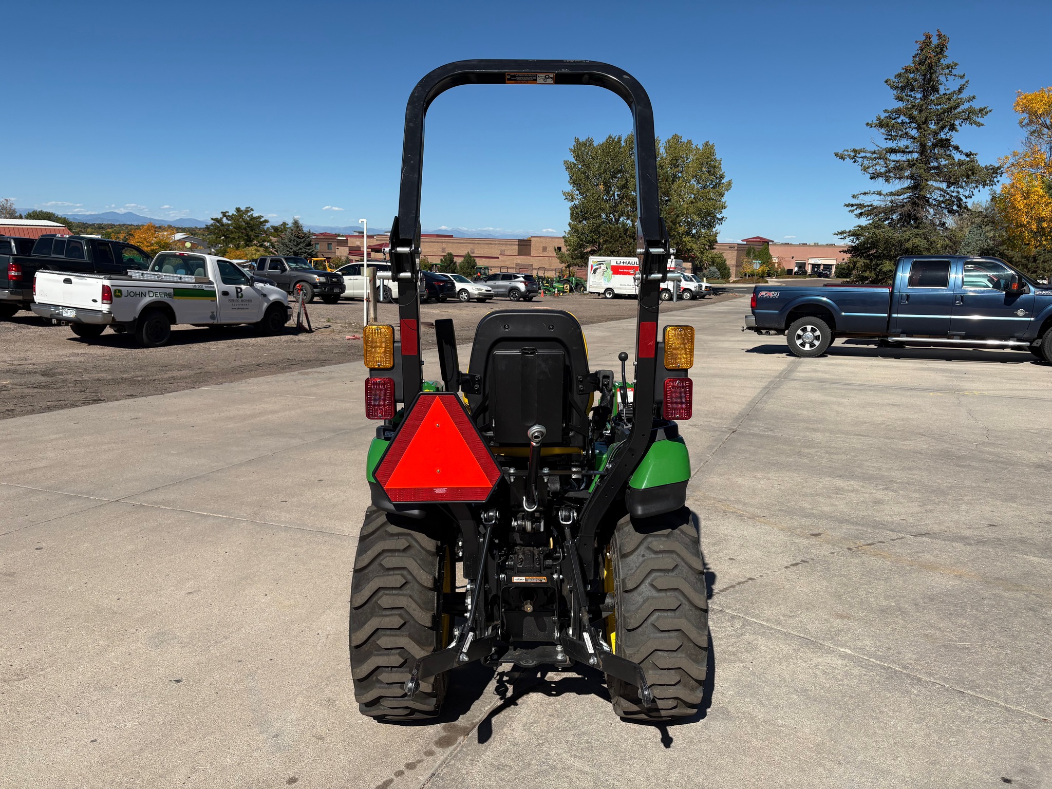 2023 John Deere 2025R Image 4