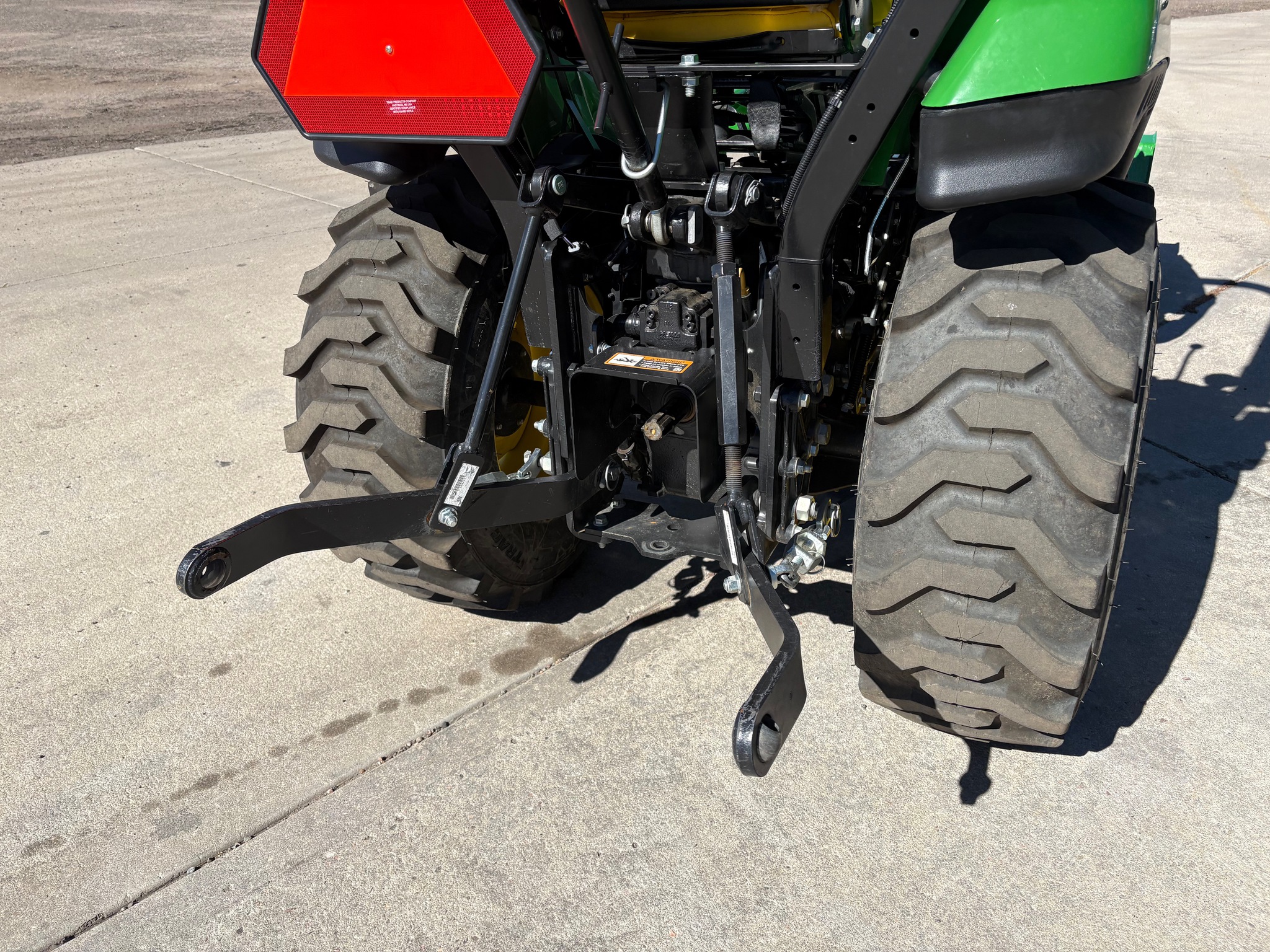 2023 John Deere 2025R Image 21