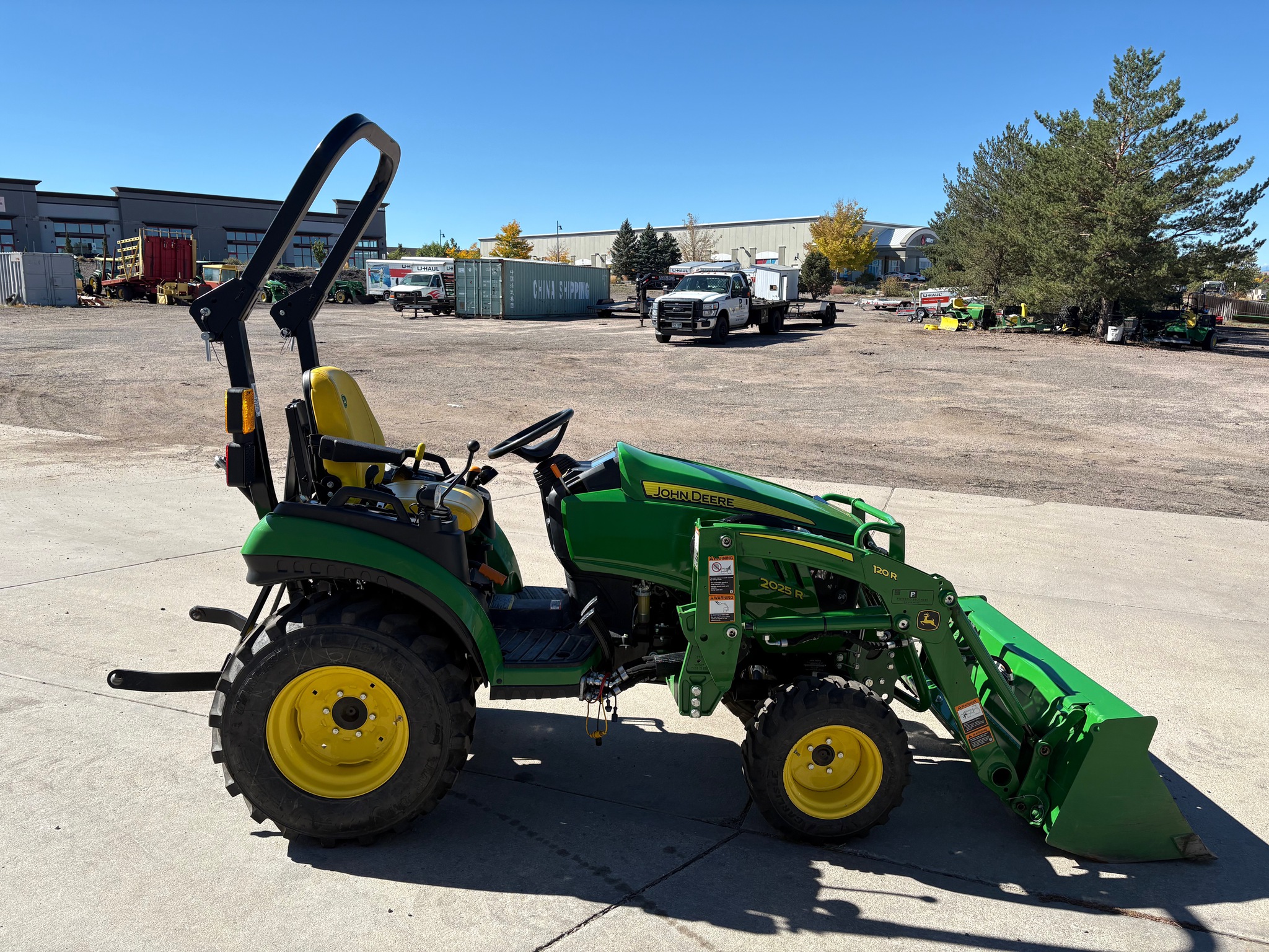 2023 John Deere 2025R Image 6