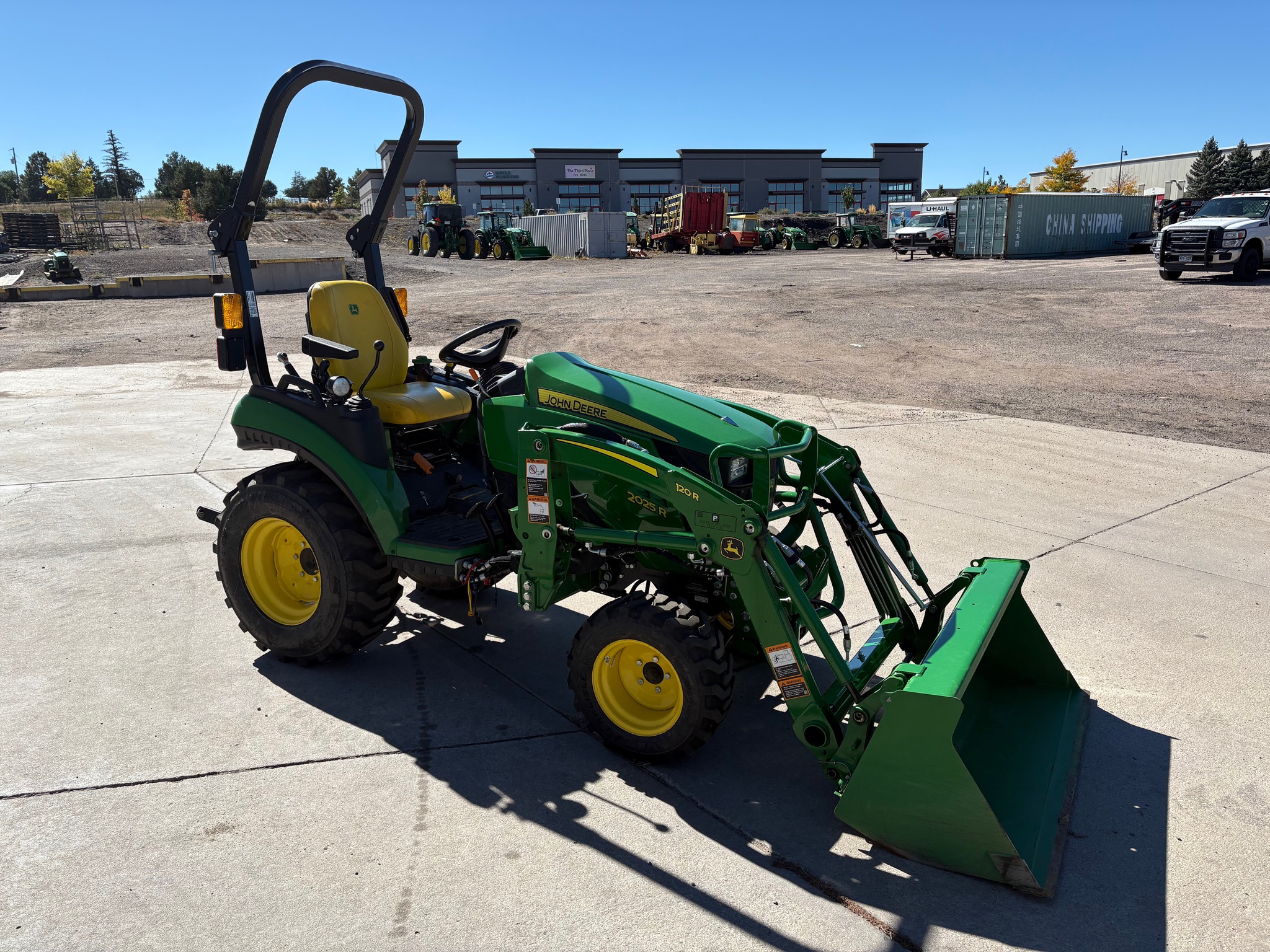 2023 John Deere 2025R Image 7
