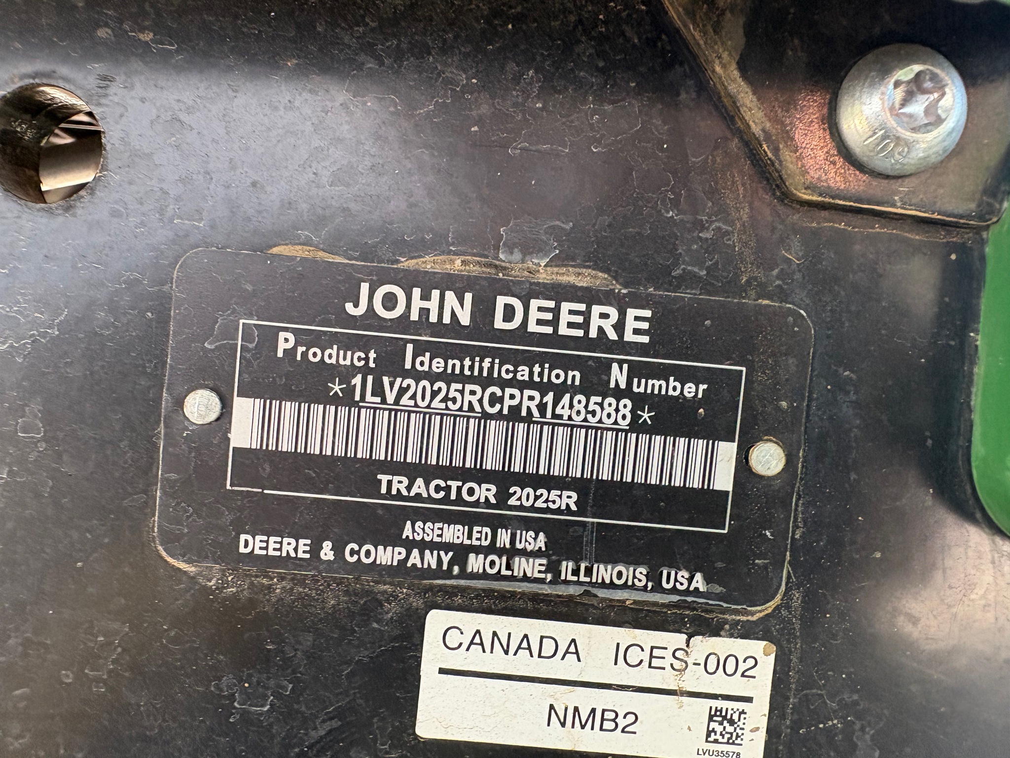 2023 John Deere 2025R Image 9