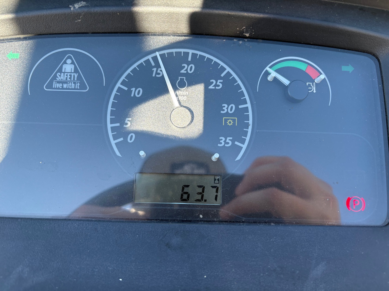 2023 John Deere 2025R Image 21