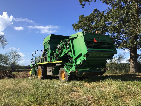 2017 John Deere CP690 Photo 8