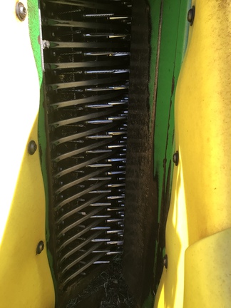 2017 John Deere CP690 Photo 6
