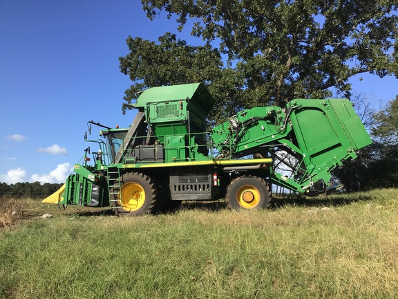2017 John Deere CP690 Photo 9