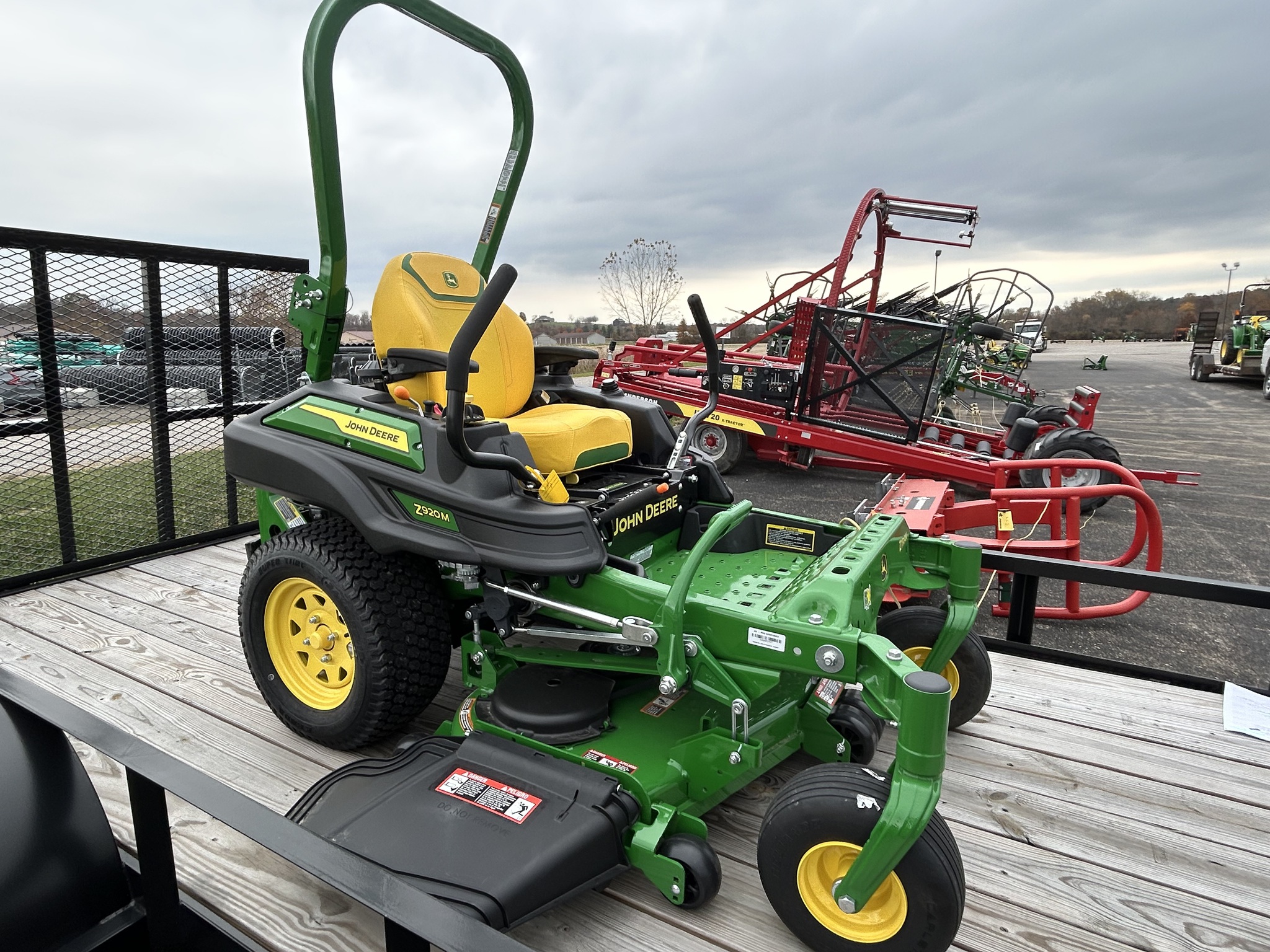 2025 John Deere Z920M Image 4