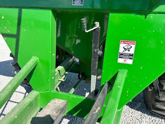 2010 Unverferth 8250