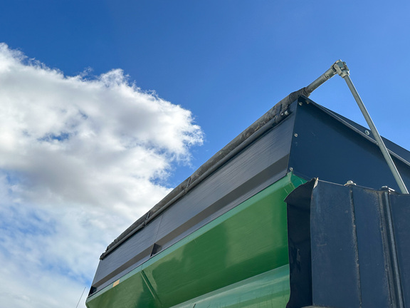 2010 Unverferth 8250