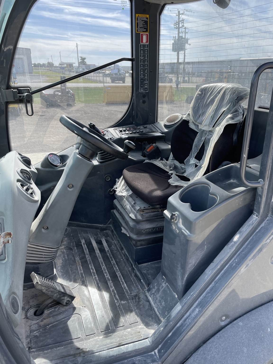 2022 John Deere 304L Image 7