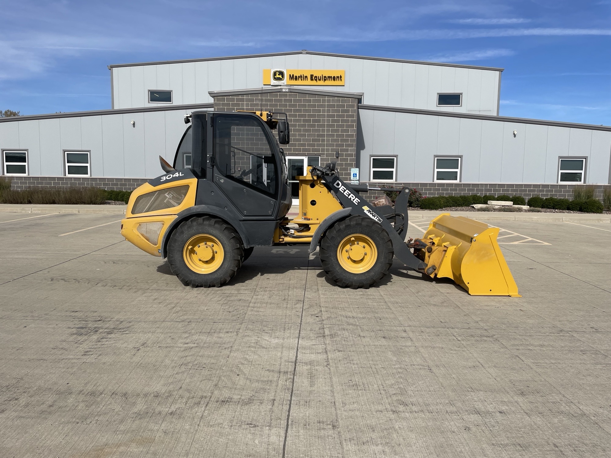 2022 John Deere 304L Image 2