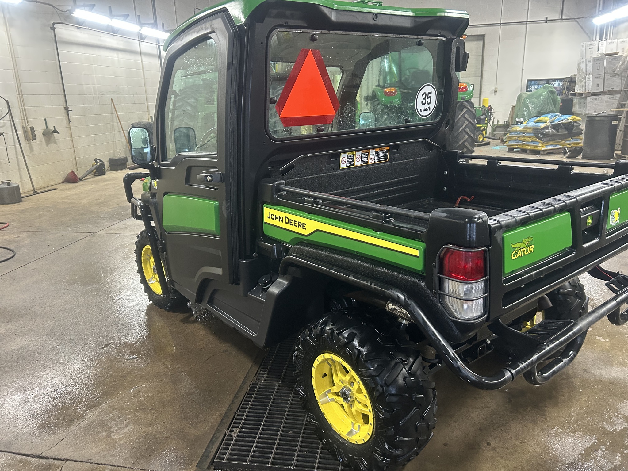 2021 John Deere XUV 835R Image 2