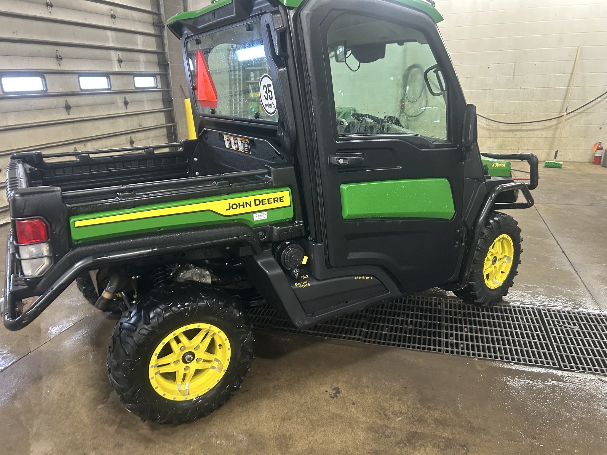 2021 John Deere XUV 835R Image 3
