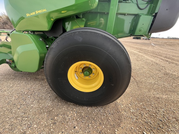 2024 John Deere 561R - Photo9