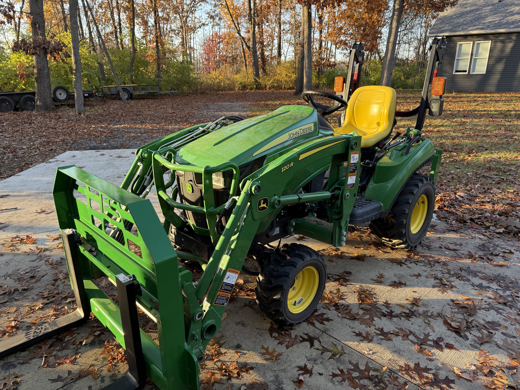 2017 John Deere 1023E Image 2