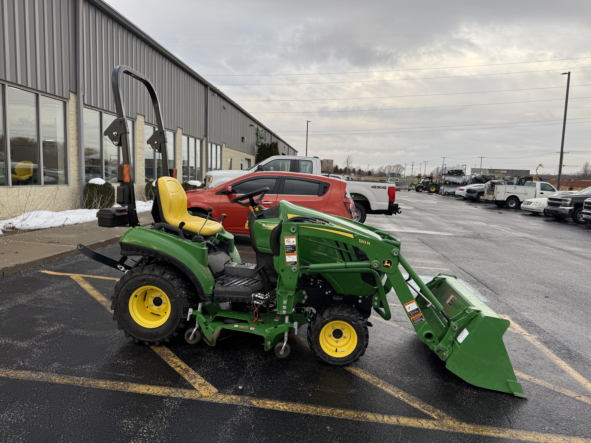 2017 John Deere 1023E Image 2