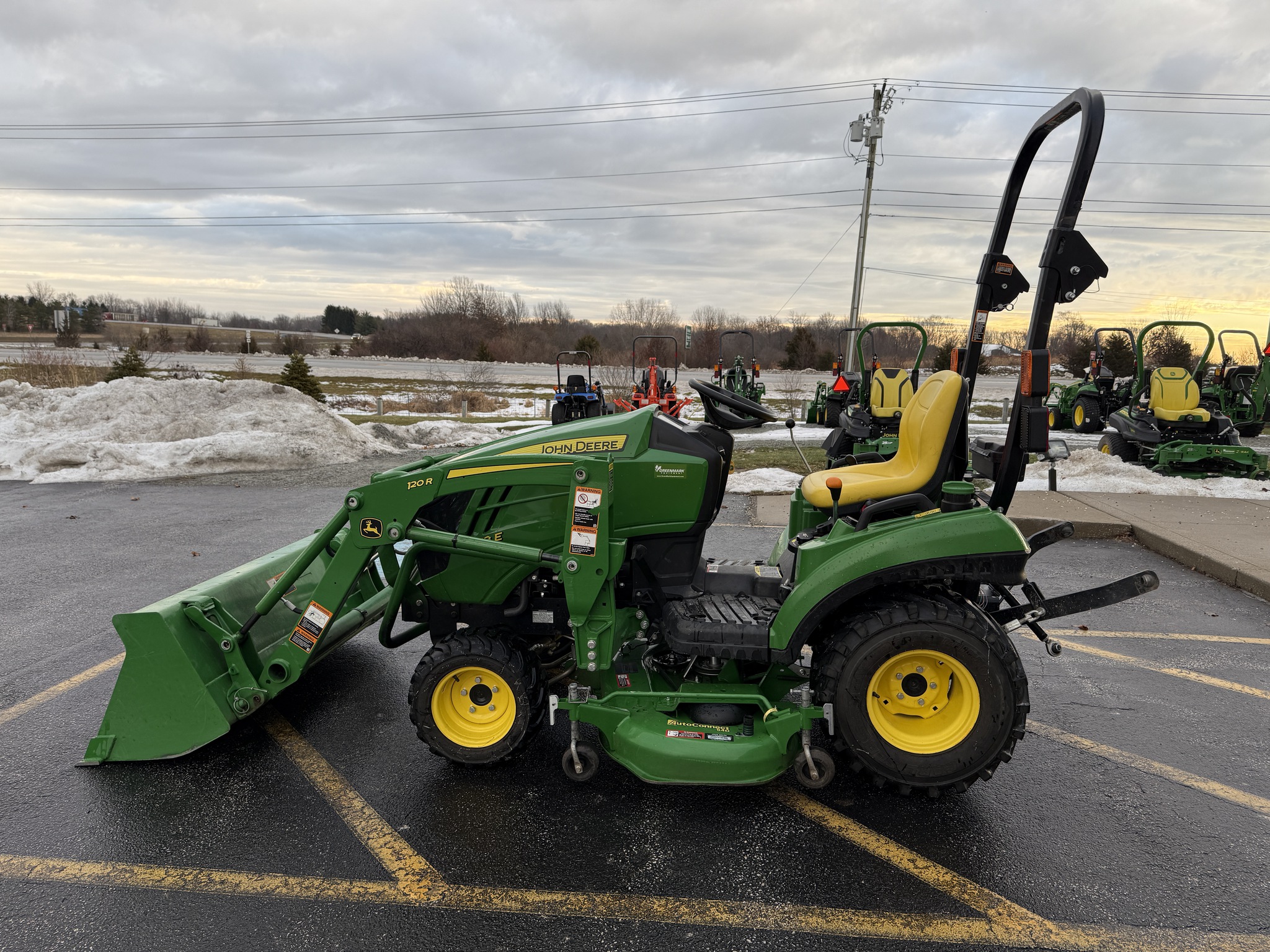 2017 John Deere 1023E Image 6