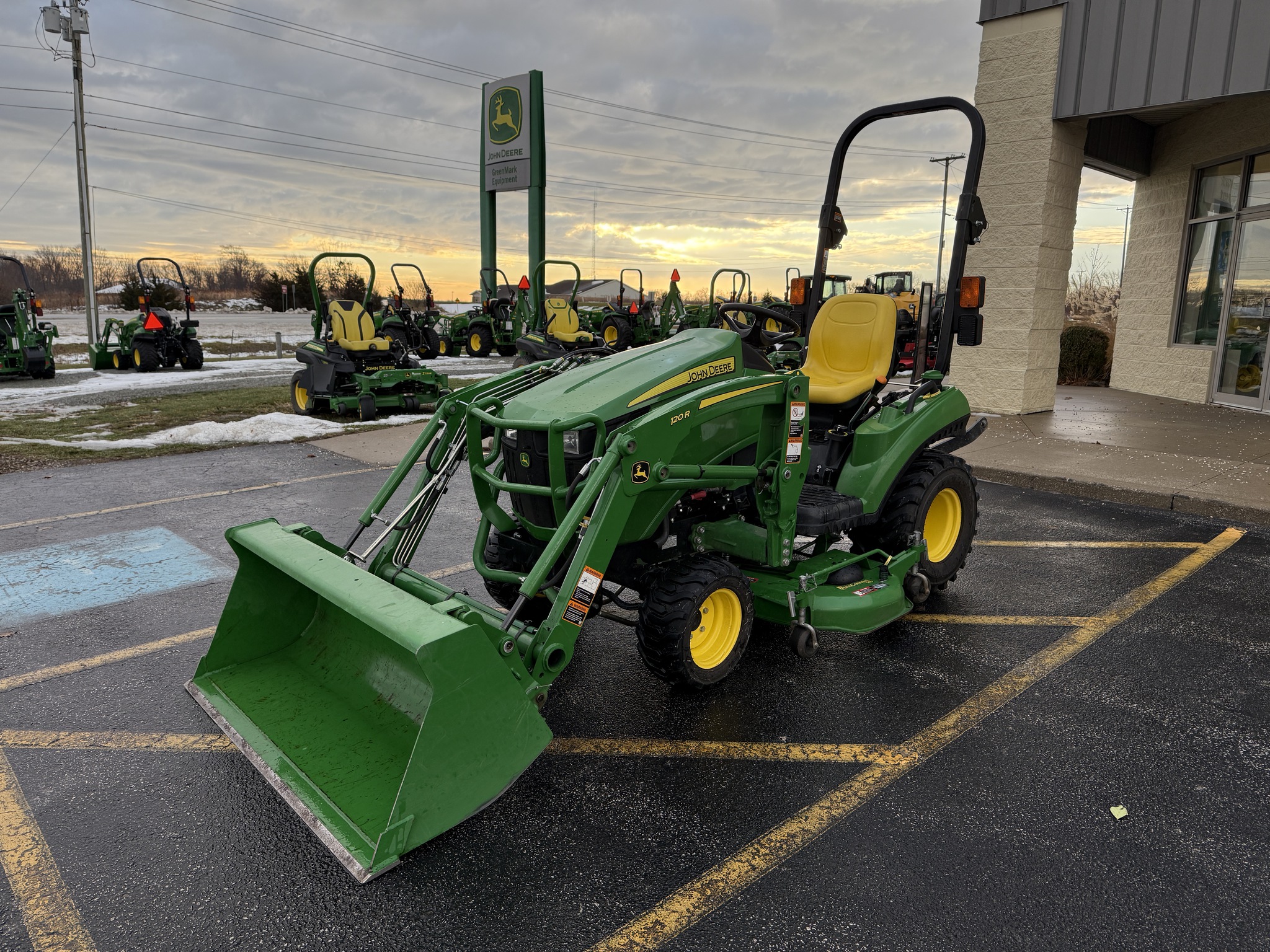 2017 John Deere 1023E Image 7
