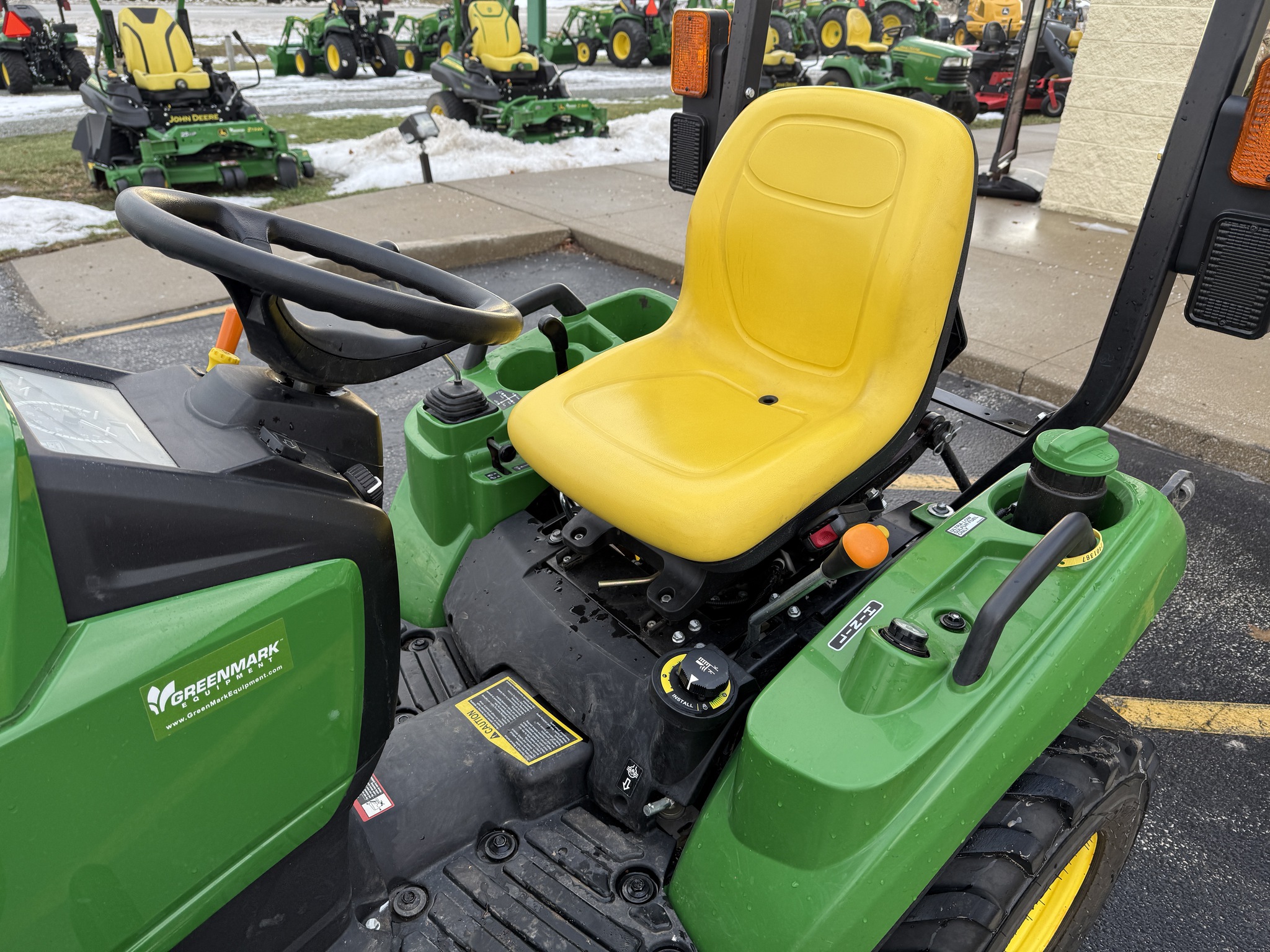 2017 John Deere 1023E Image 10