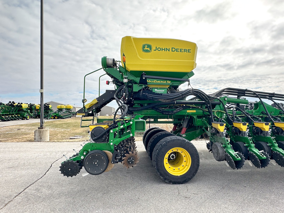 2022 John-Deere DB60