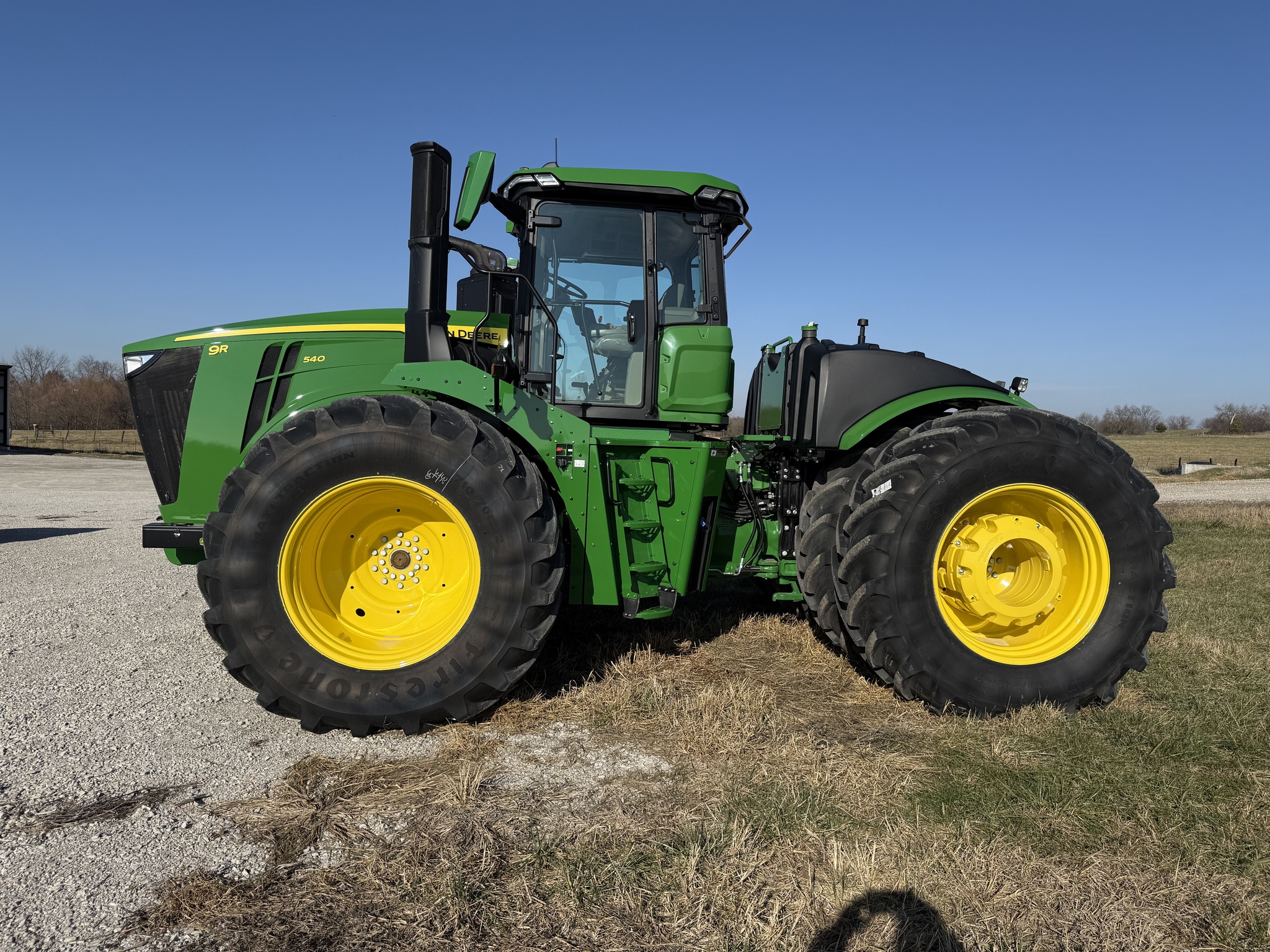  2025 John Deere 9R 540 at Heritage Tractor in Nevada, MO