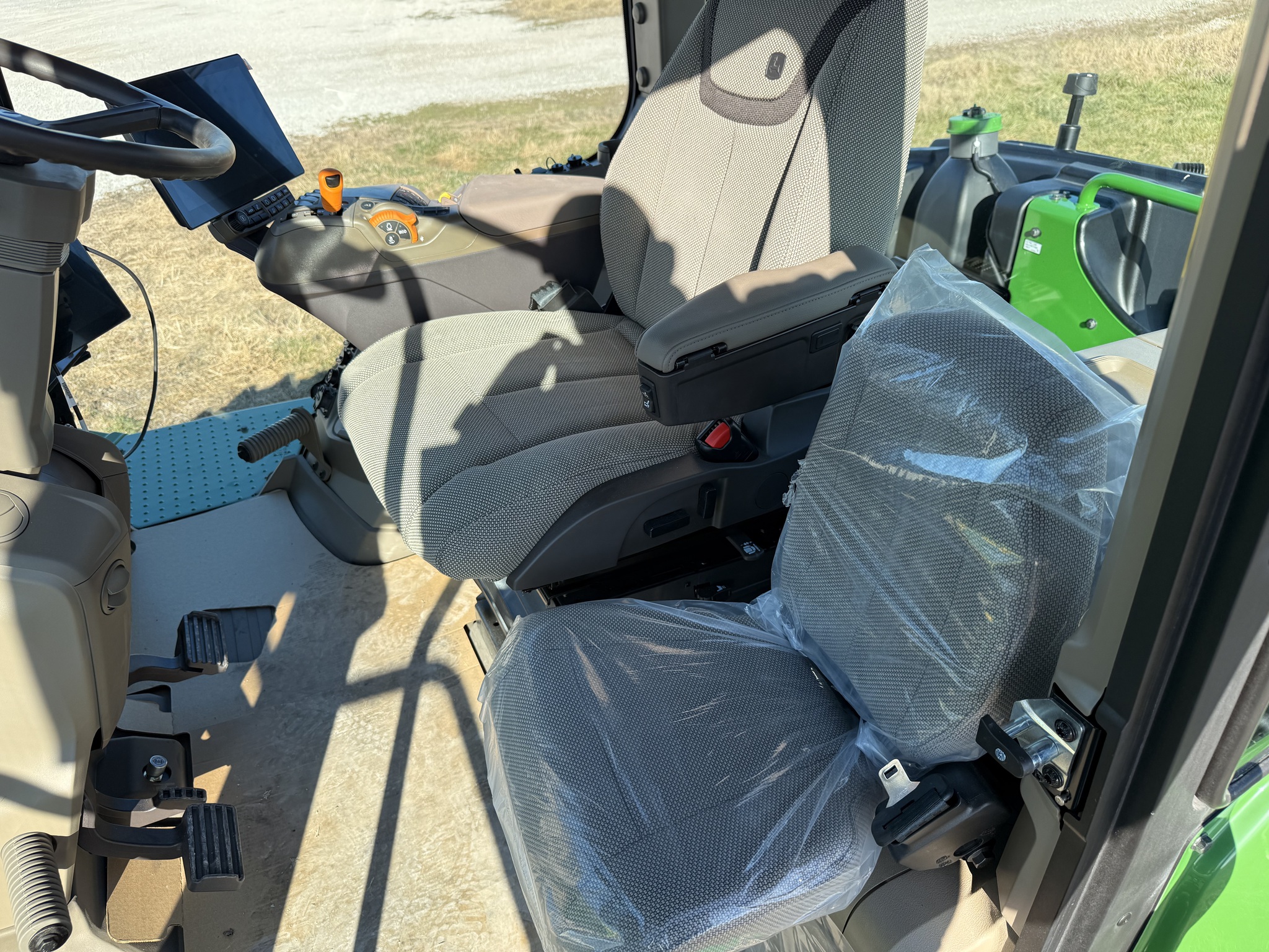  2025 John Deere 9R 540 at Heritage Tractor in Nevada, MO