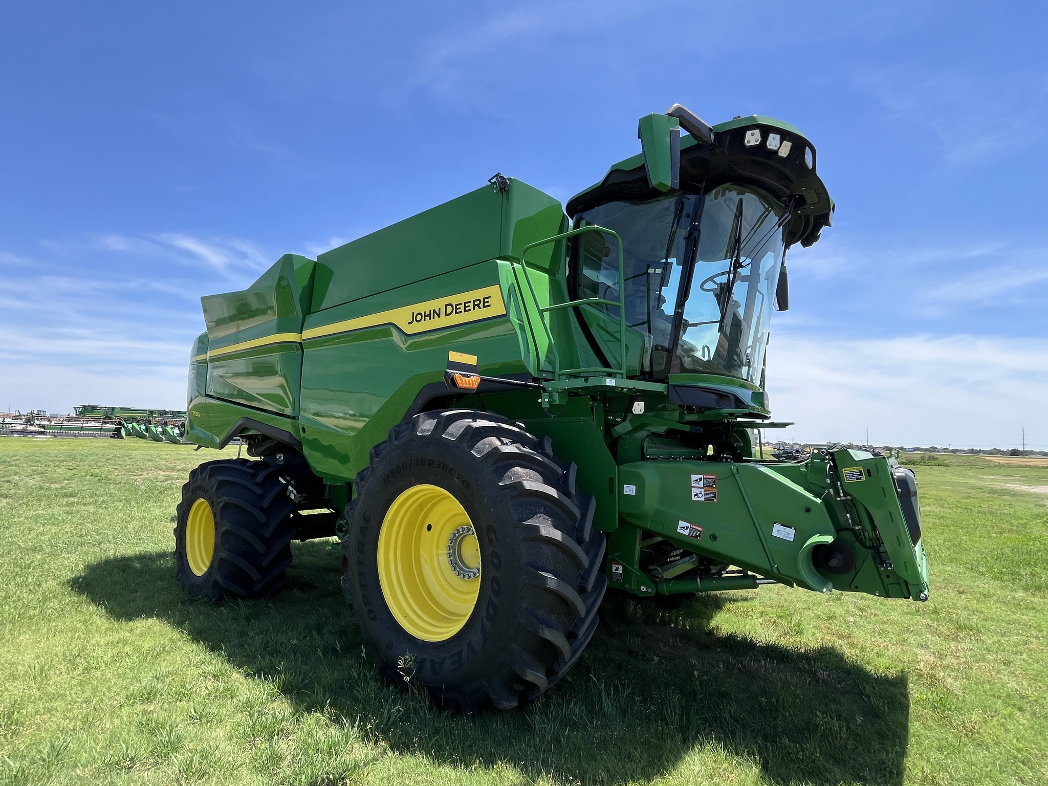 2025 John Deere S7 700 Image 3