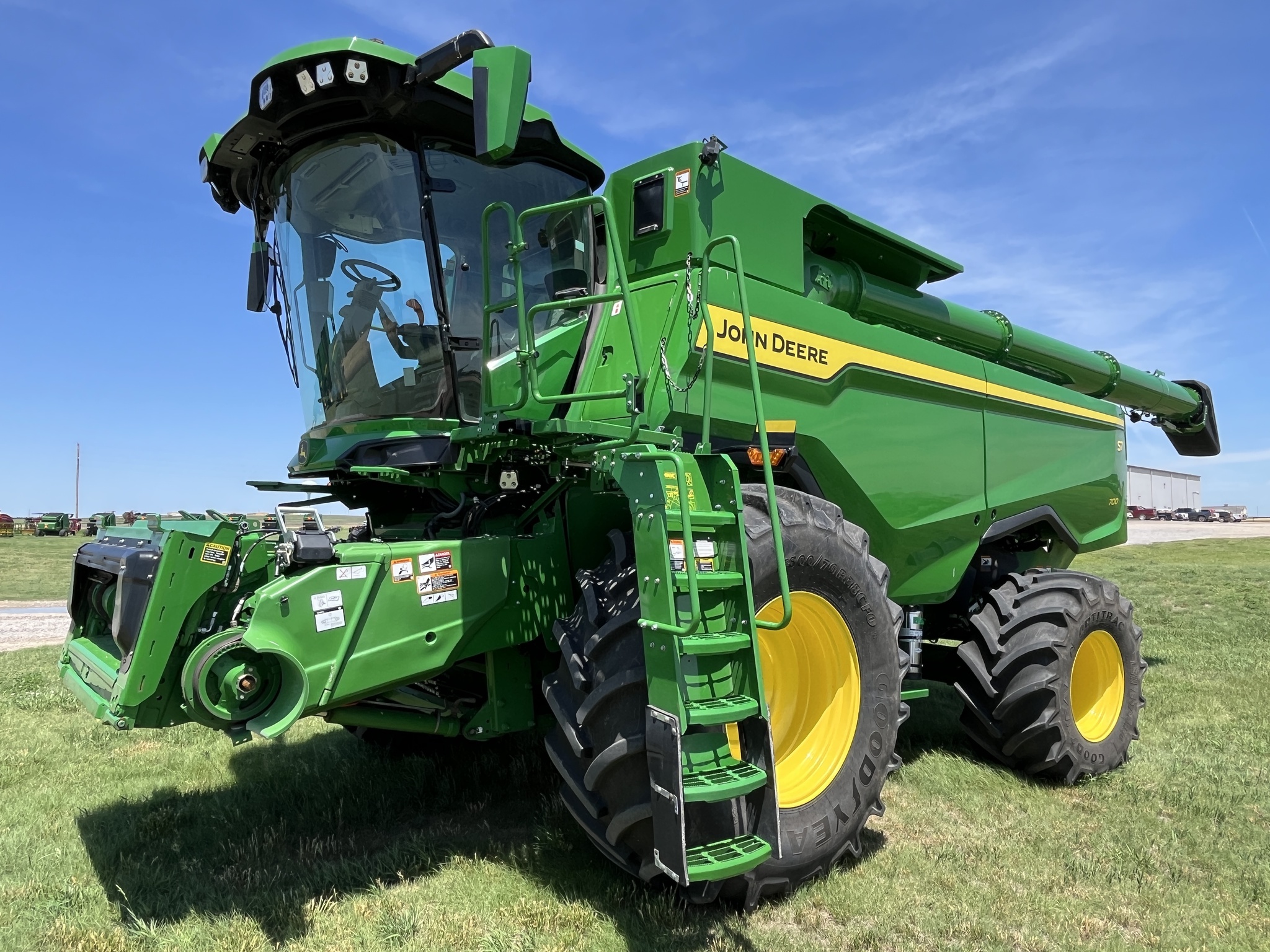 2025 John Deere S7 700 Image 1