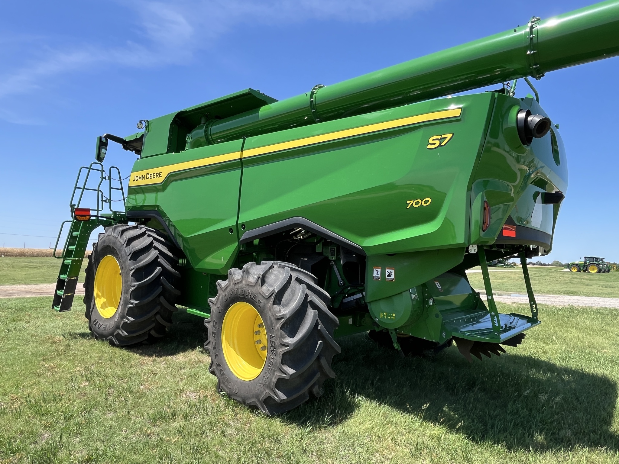 2025 John Deere S7 700 Image 5
