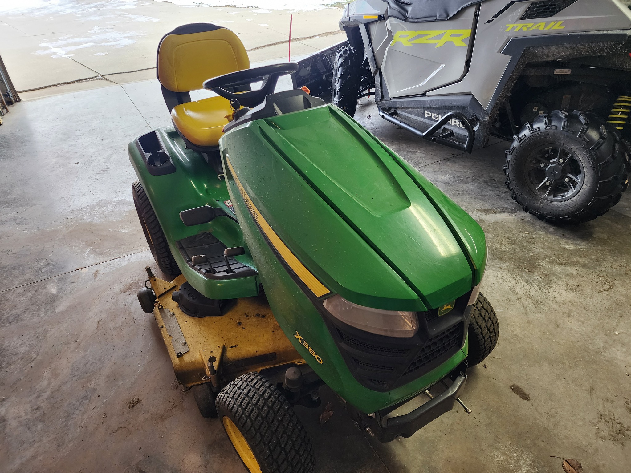 2019 John Deere X380 Image 3