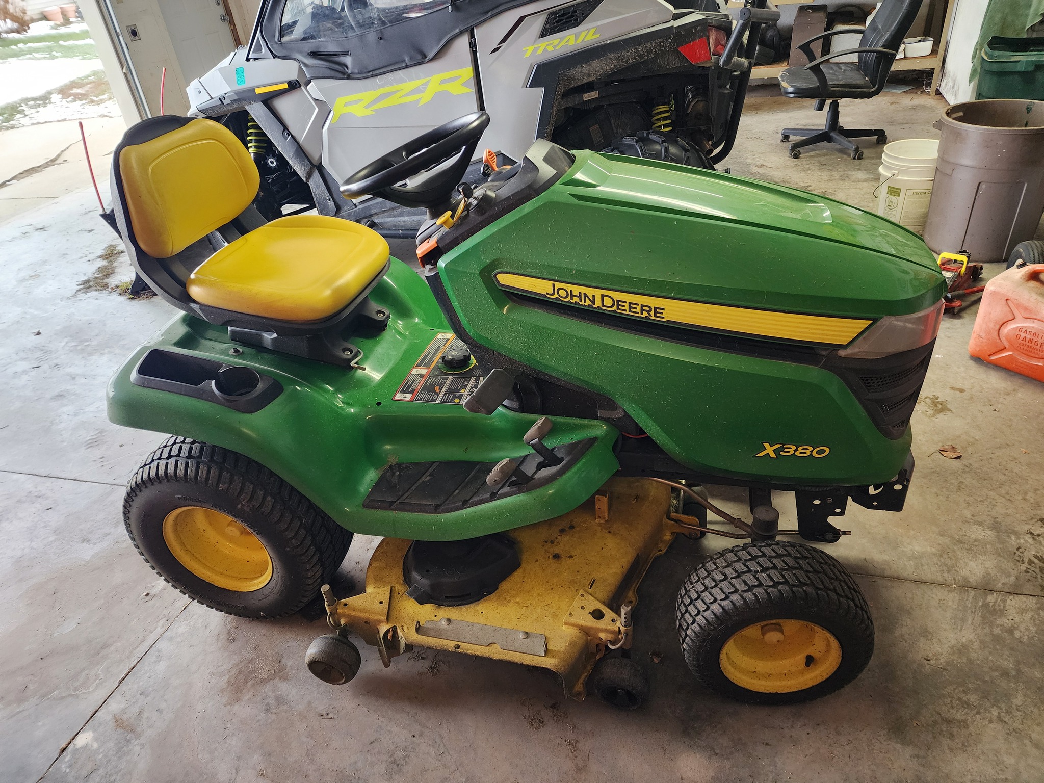 2019 John Deere X380 Image 4