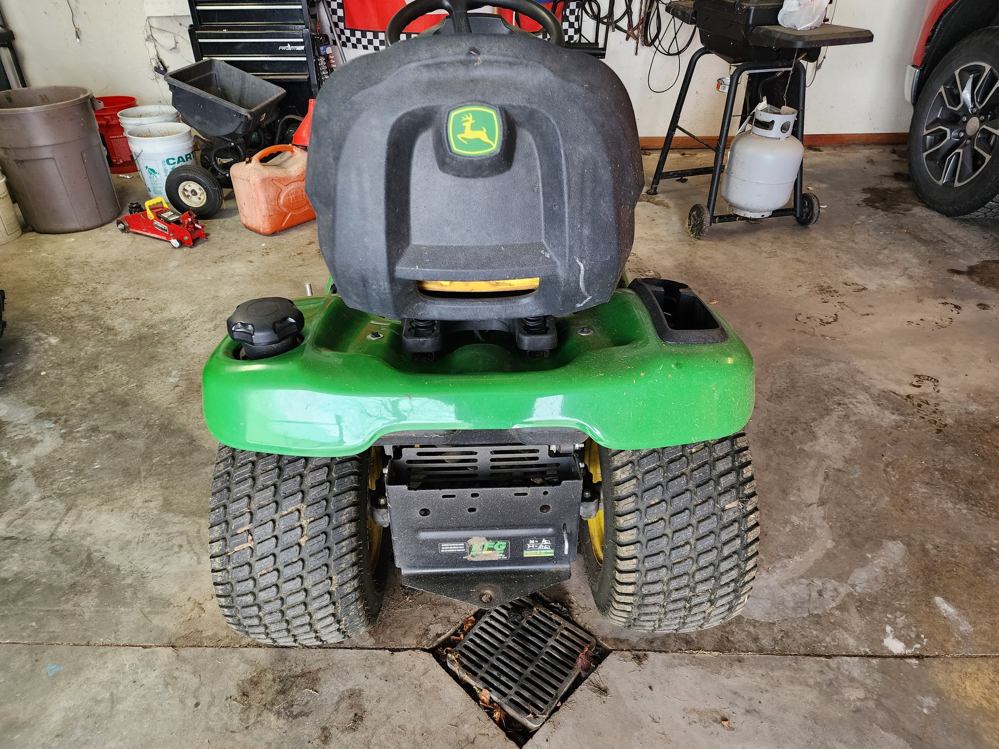 2019 John Deere X380 Image 6
