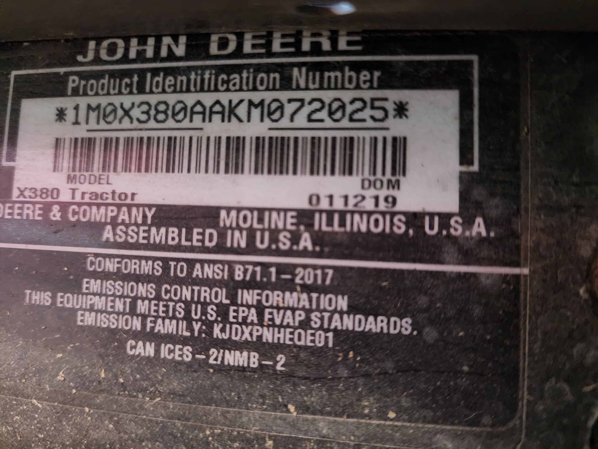 2019 John Deere X380 Image 10